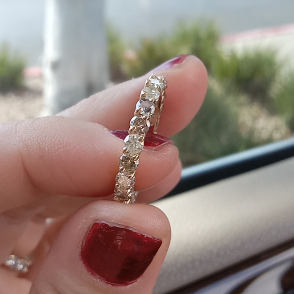 14k gold diamond eternity ring tri diamond color. Sz7.25 approximately 2.5ct tot - Picture 5 of 9